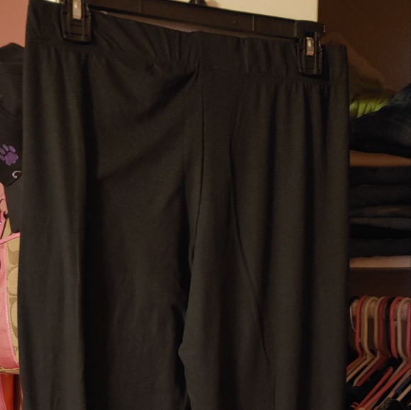NWT RUE 21 BLACK PANTS WITH ROSE - Picture 3 of 8